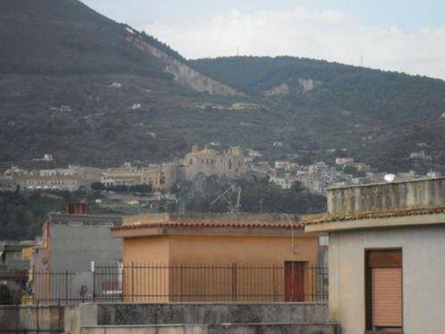 Appartamento in vendita a Carini PA