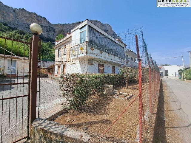 Appartamento in vendita a Carini PA