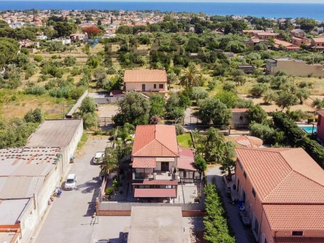Appartamento in vendita a Carini PA