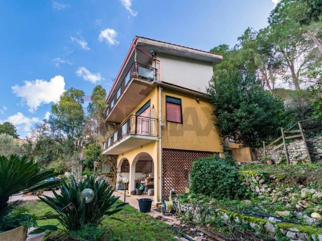 Appartamento in vendita a Carini PA