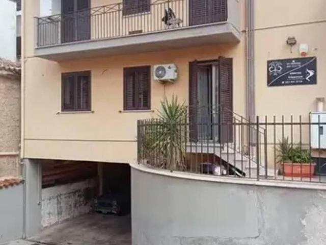 Appartamento in vendita a Carini PA