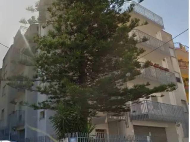 Appartamento in vendita a Carini PA