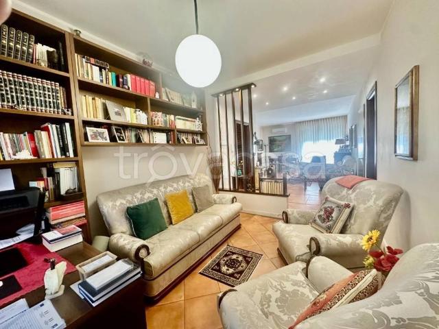 Appartamento in vendita a Carrara, Avenza