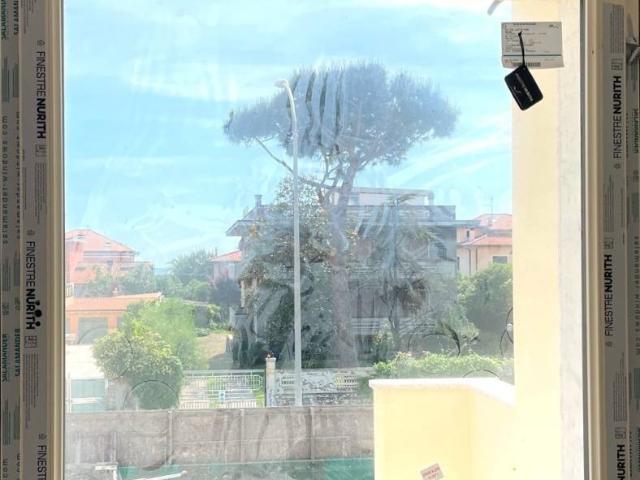 Appartamento in vendita a Carrara viale delle Pinete, 31, Marina Di Carrara
