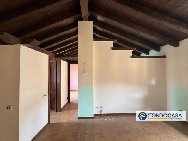 Appartamento in vendita a Carugo CO