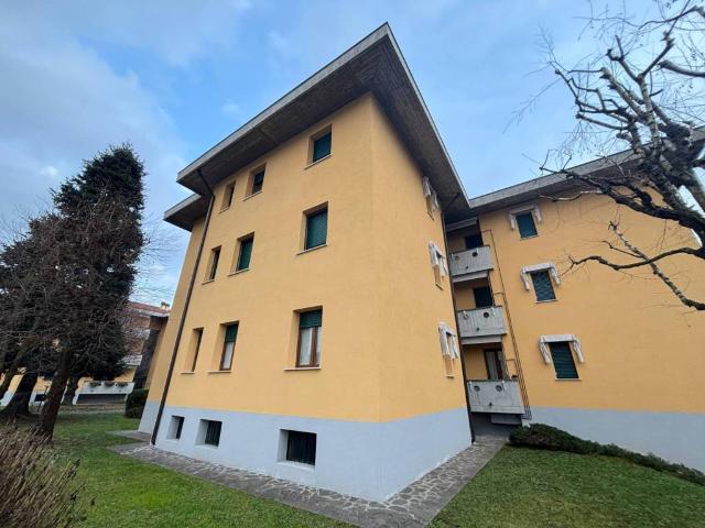 Appartamento in vendita a Carugo CO