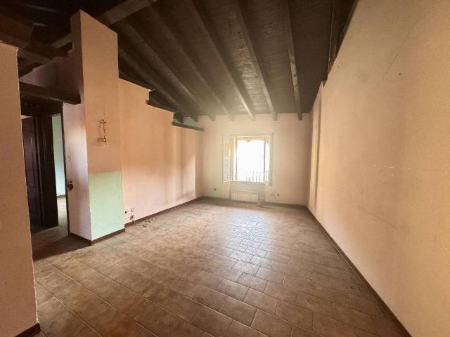 Appartamento in vendita a Carugo CO