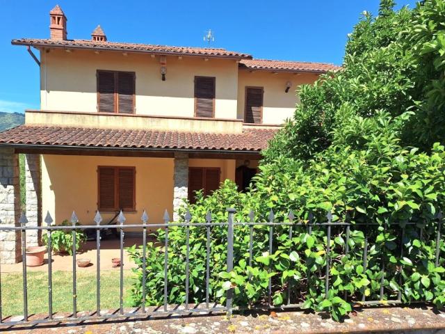 Appartamento in vendita a Cavriglia via Monteriani 14