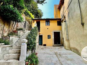 Appartamento in vendita a Cetona SI