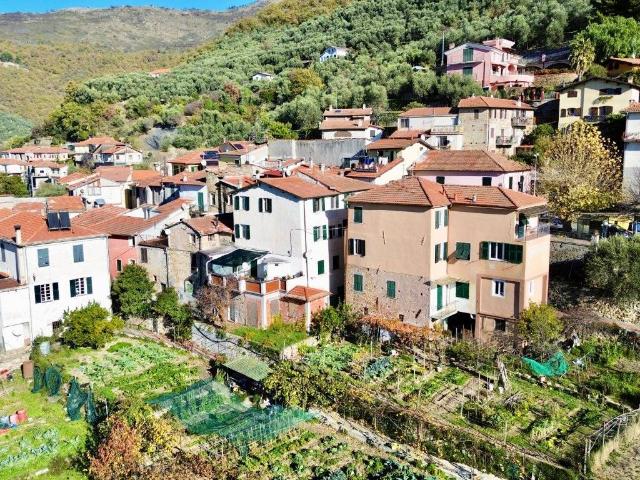 Appartamento in vendita a Chiusanico IM