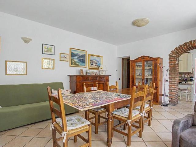 Appartamento in vendita a Cocquio Trevisago VA