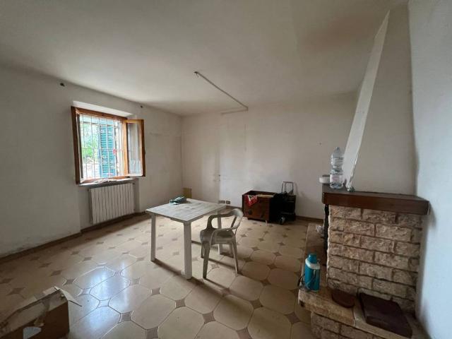 Casa indipendente in vendita a Collesalvetti LI