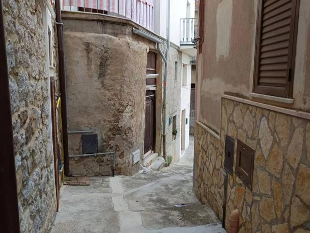 Appartamento in vendita a Collesano PA