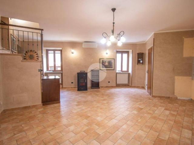 Appartamento in vendita a Collevecchio RI