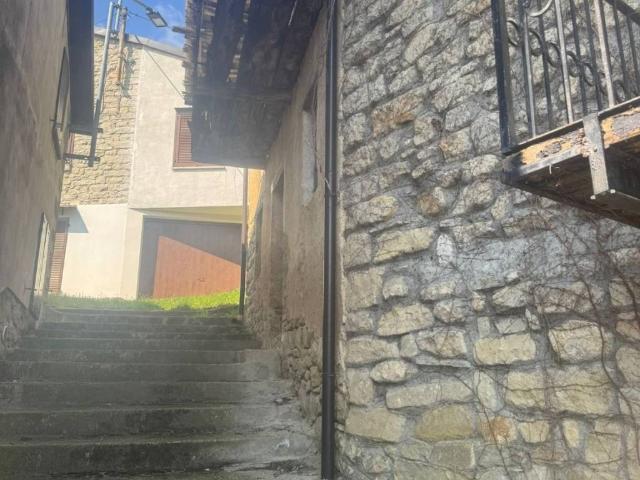 Appartamento in vendita a Colli Verdi PV