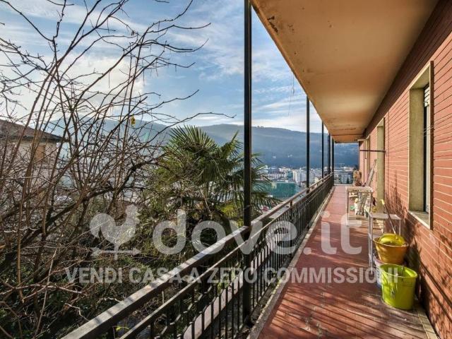 Appartamento in vendita a Como CO
