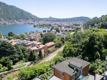 Appartamento in vendita a Como CO