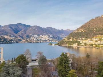 Appartamento in vendita a Como CO