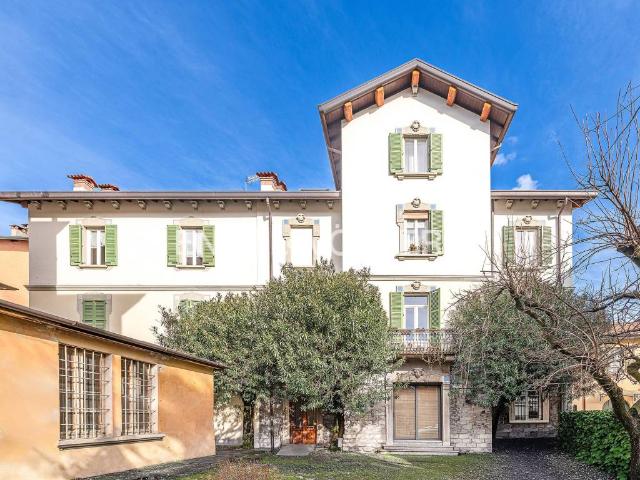 Appartamento in vendita a Como CO