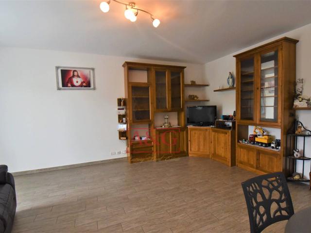 Appartamento in vendita a Comunanza, Semicentro