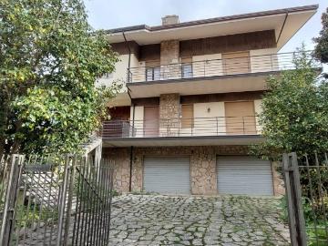 Appartamento in vendita a Contrada AV