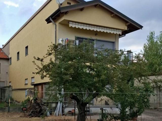 Appartamento in vendita a Costa Masnaga LC