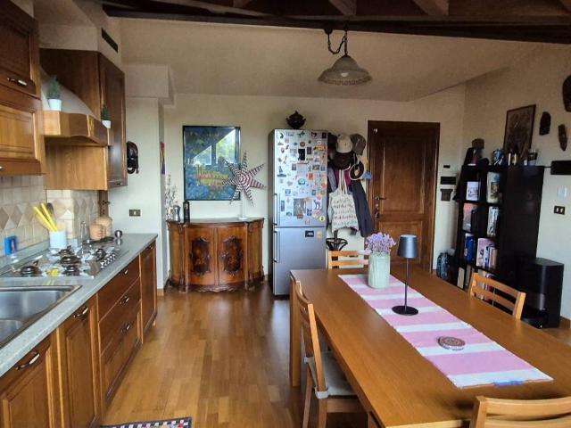 Appartamento in vendita a Costa Masnaga LC