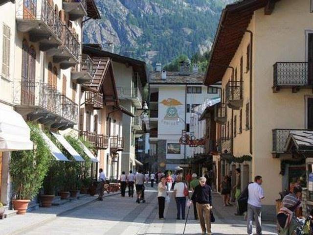 Appartamento in vendita a Courmayeur AO