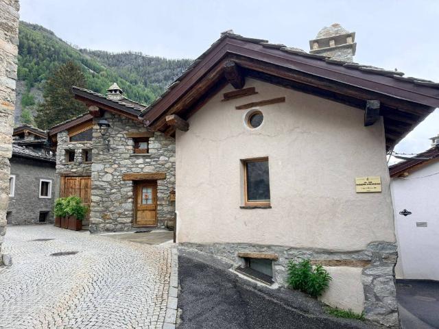 Appartamento in vendita a Courmayeur AO
