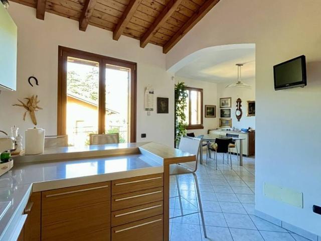 Villa in vendita a Dizzasco CO