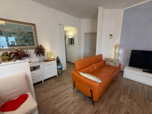 Appartamento in vendita a Dogana, Luni
