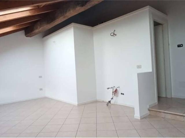 Appartamento in vendita a Dolzago LC