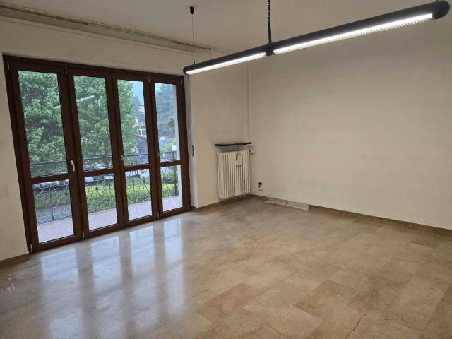 Appartamento in vendita a Erba CO