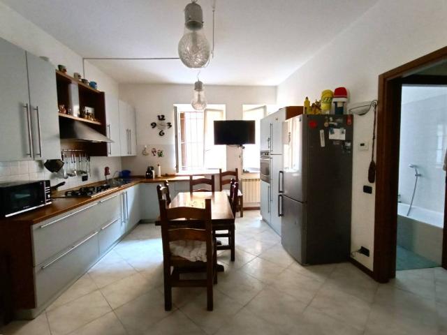 Appartamento in vendita a Erba CO
