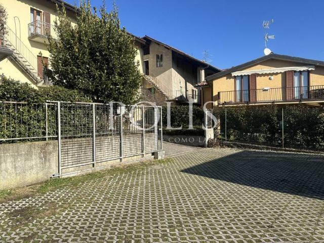 Appartamento in vendita a Erba CO