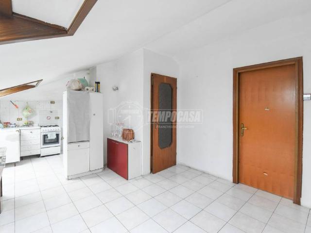 Appartamento in vendita a Erba CO