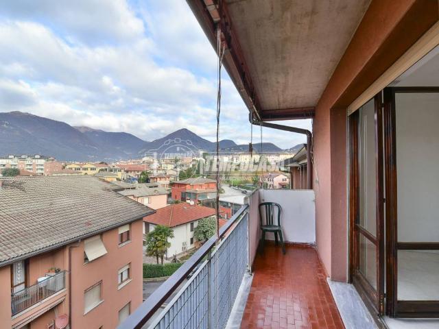 Appartamento in vendita a Erba CO