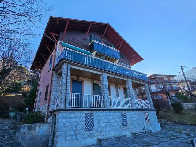 Appartamento in vendita a Esino Lario LC