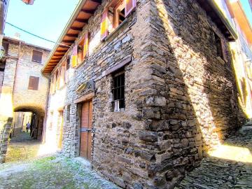 Appartamento in vendita a Faggeto Lario CO