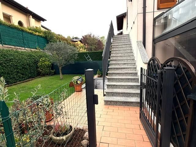 Appartamento in vendita a Faloppio CO