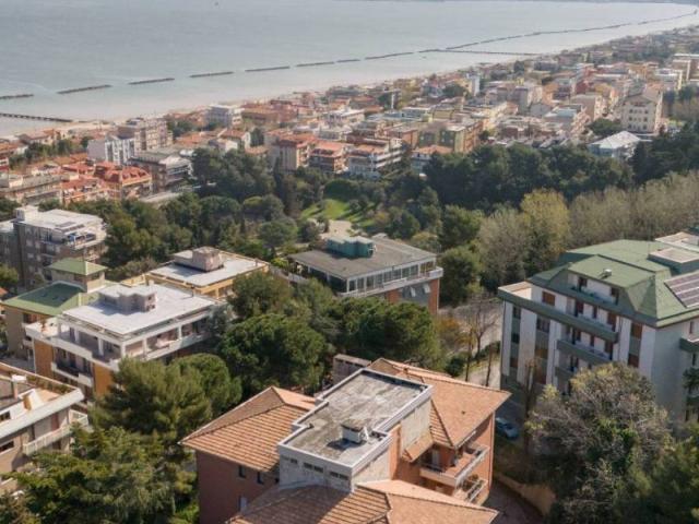 Appartamento in vendita a Falconara Marittima AN