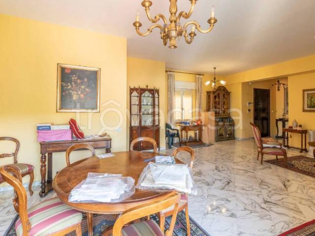 Appartamento in vendita a Falconara Marittima via Giacomo Leopardi, 7, Centro