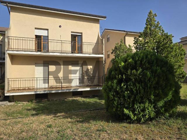 Appartamento in vendita a Fara Filiorum Petri CH