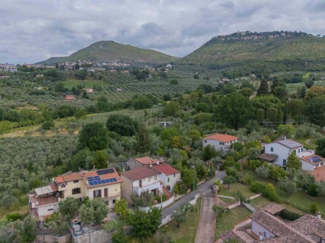Appartamento in vendita a Fara in Sabina RI