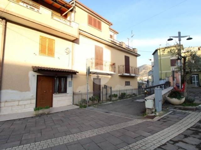 Appartamento in vendita a Fara in Sabina RI