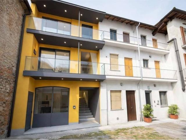Appartamento in vendita a Fenegrò CO