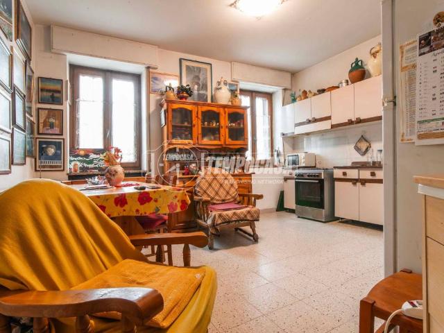 Appartamento in vendita a Fenegrò CO