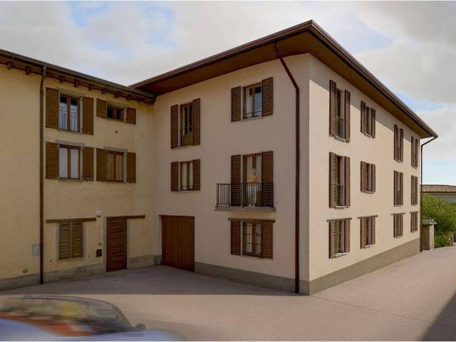 Appartamento in vendita a Fenegrò CO