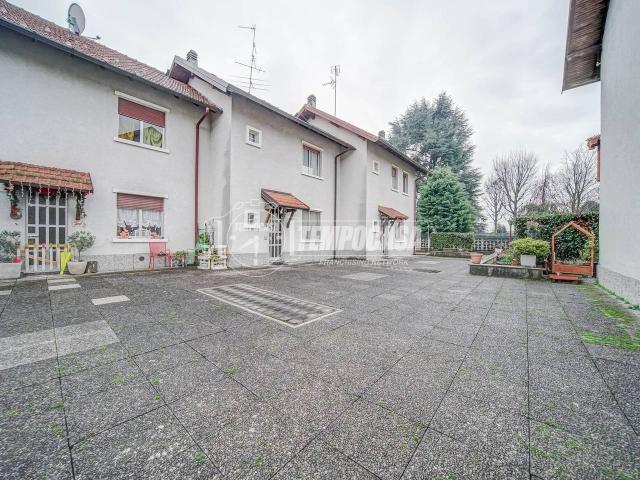 Villa a schiera in vendita a Ferno
