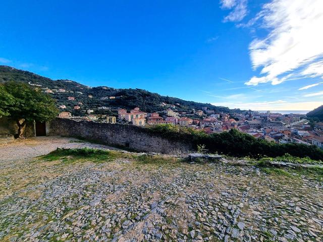Appartamento in vendita a Finale Ligure, Finalborgo